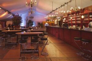 Theaterbar im Vorzelt des Düsseldorf Festival Theaterzelt