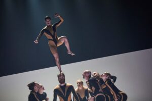 Das Stück Wolf der Gruppe Circa beim Düsseldorf Festival 2025