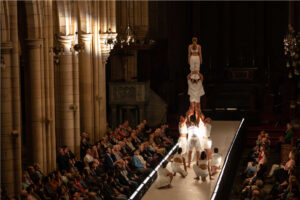 Circa tritt beim Düsseldorf Festival in einer Kirche auf