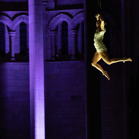 Circa tritt beim Düsseldorf Festival in einer Kirche auf