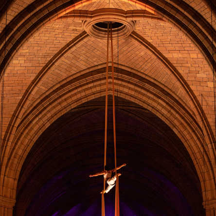Circa tritt beim Düsseldorf Festival in einer Kirche auf